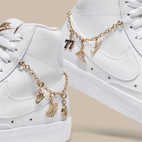 nike schuhe mit goldkette|Goldene Nike Schuhe online kaufen .